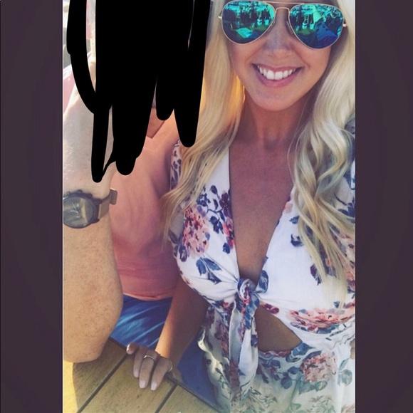 Floral Romper - Picture 4 of 8